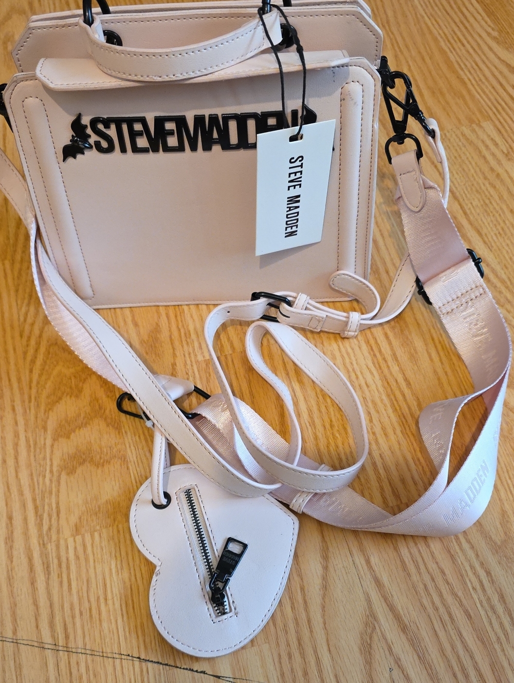 Steve Madden White Crossbody with Black Bats Logo - Picture 11 of 12